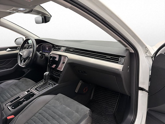 Volkswagen Passat 28 of 30