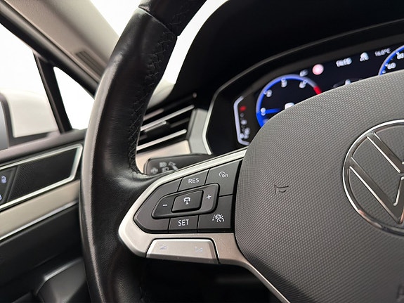 Volkswagen Passat 16 of 30