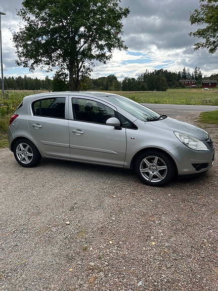 Opel Corsa 2 of 8