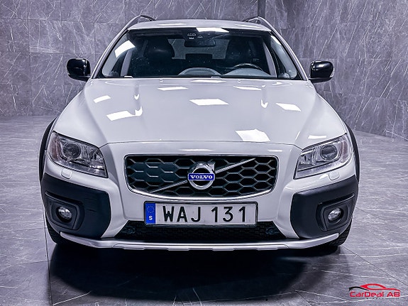 Volvo XC70 2 of 27