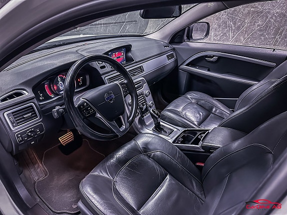 Volvo XC70 11 of 27