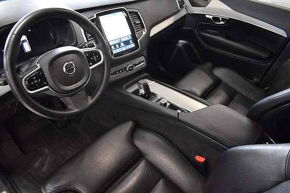 Volvo XC90 8 of 26
