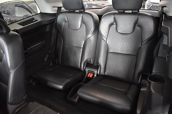 Volvo XC90 11 of 26