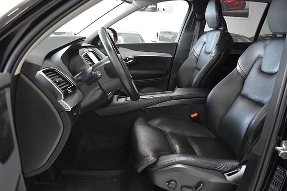 Volvo XC90 9 of 26