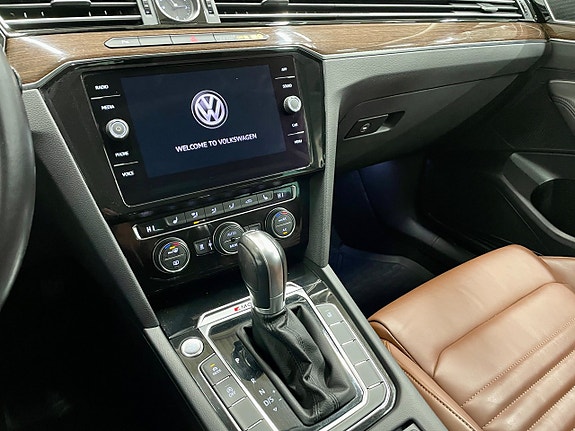 Volkswagen Passat 11 of 24