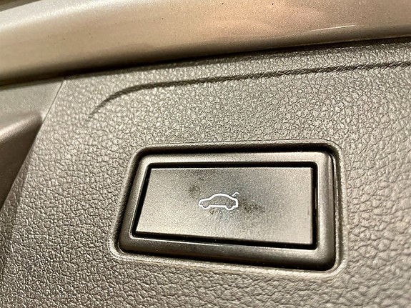 Volkswagen Passat 23 of 24