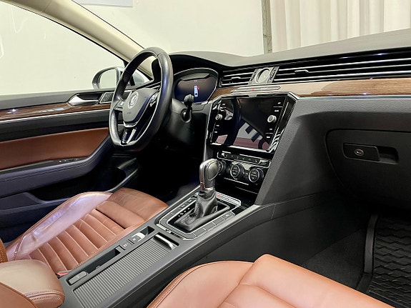Volkswagen Passat 19 of 24