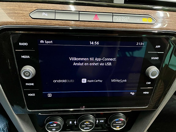 Volkswagen Passat 16 of 24
