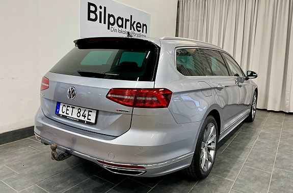 Volkswagen Passat 5 of 24