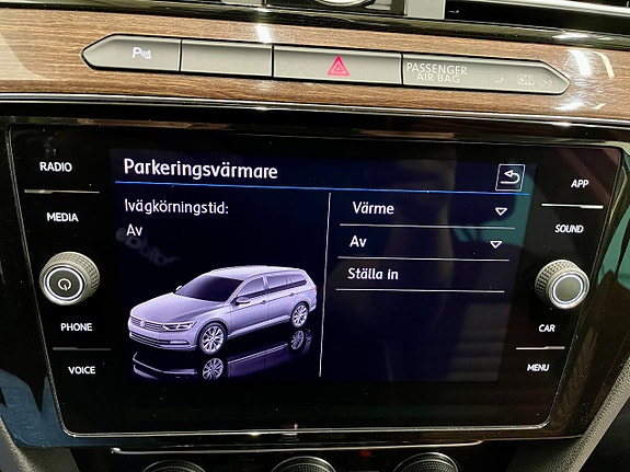 Volkswagen Passat 14 of 24