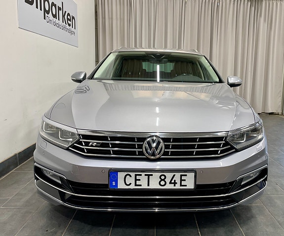 Volkswagen Passat 4 of 24
