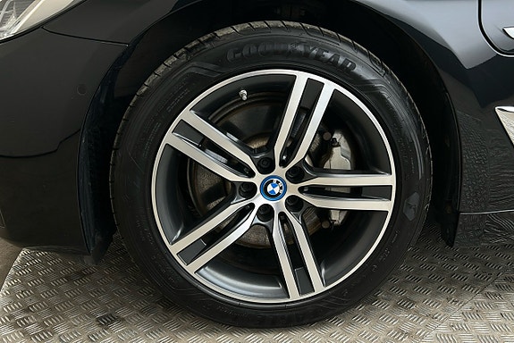 BMW 530e 12 of 29