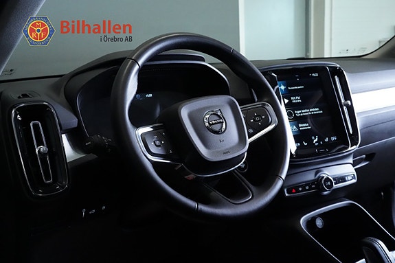 Volvo XC40 3 of 11