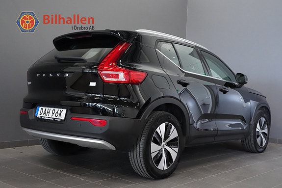Volvo XC40 2 of 11