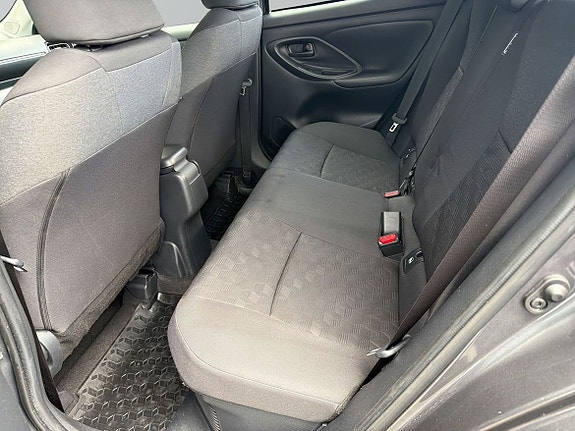 Toyota Yaris 8 of 11
