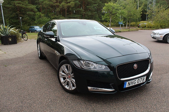 Jaguar XF 6 of 8