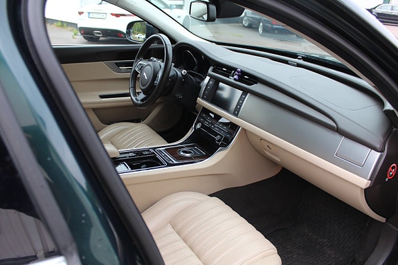 Jaguar XF 3 of 8