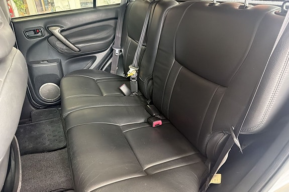 Toyota RAV4 11 of 20