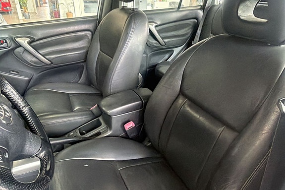 Toyota RAV4 9 of 20