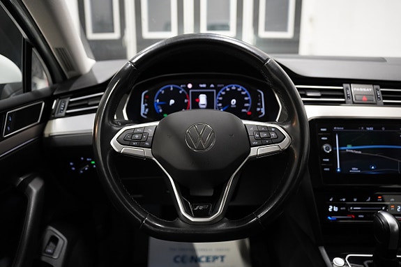 Volkswagen Passat 11 of 24