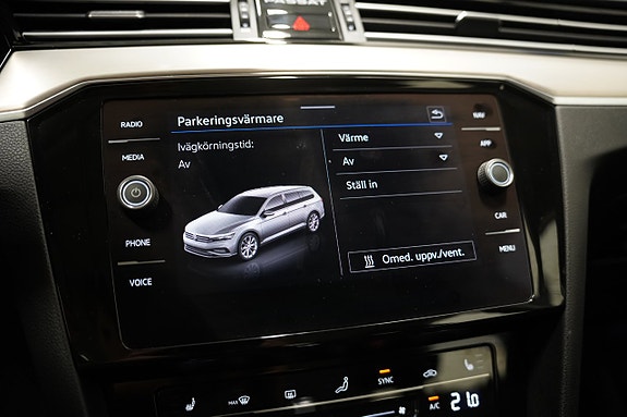 Volkswagen Passat 16 of 24