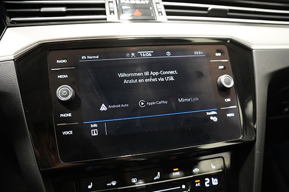 Volkswagen Passat 17 of 24