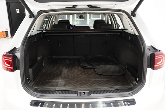 Volkswagen Passat 22 of 24