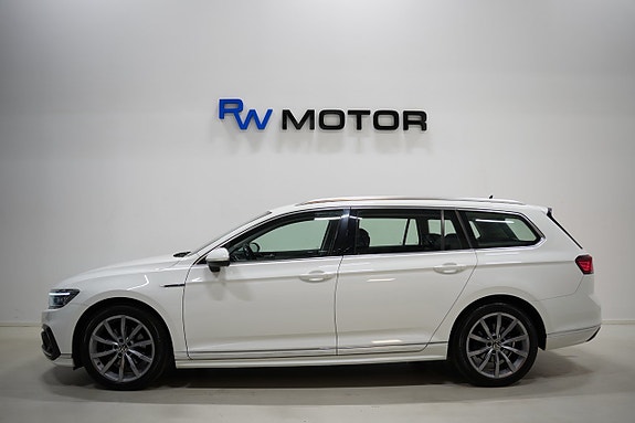 Volkswagen Passat 3 of 24