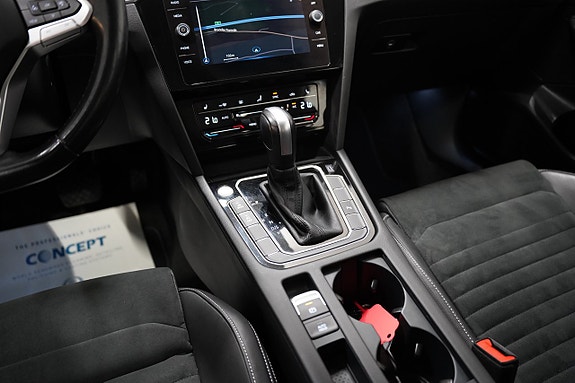 Volkswagen Passat 13 of 24