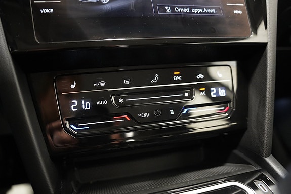 Volkswagen Passat 14 of 24