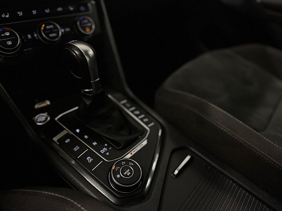 Volkswagen Tiguan 16 of 23