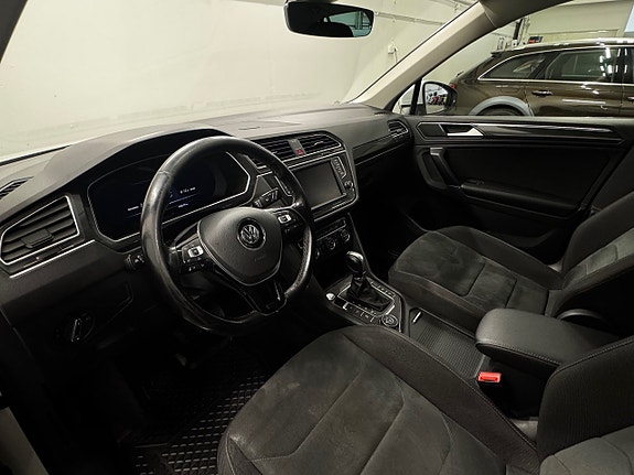 Volkswagen Tiguan 10 of 23