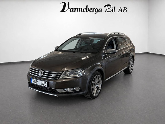 Volkswagen Passat Alltrack 3 of 8