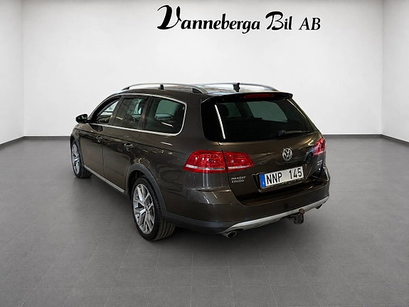 Volkswagen Passat Alltrack 4 of 8