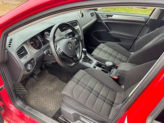 Volkswagen Golf VII 2 of 9