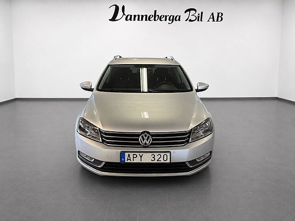 Volkswagen Passat 2 of 7