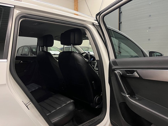 Volkswagen Passat Alltrack 10 of 16