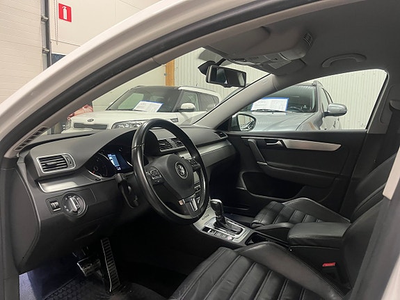Volkswagen Passat Alltrack 13 of 16
