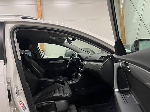 Volkswagen Passat Alltrack 8 of 16