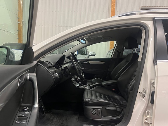 Volkswagen Passat Alltrack 12 of 16