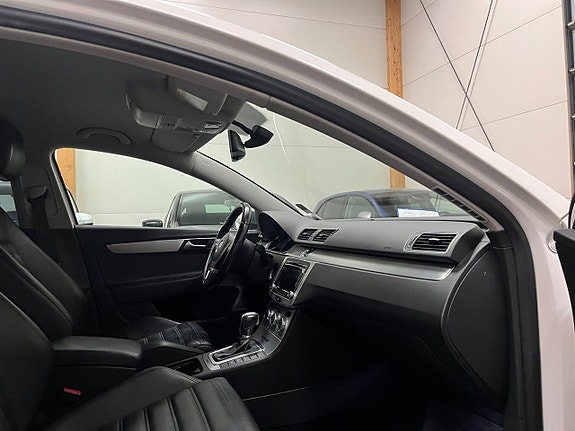 Volkswagen Passat Alltrack 9 of 16