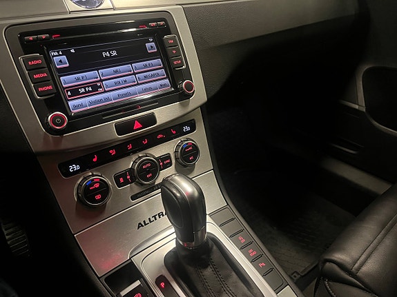 Volkswagen Passat Alltrack 14 of 16