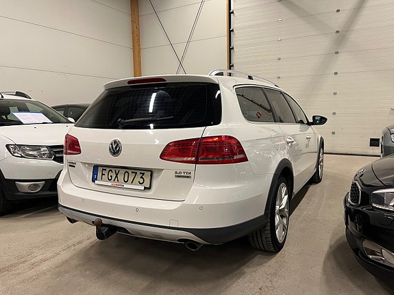 Volkswagen Passat Alltrack 3 of 16