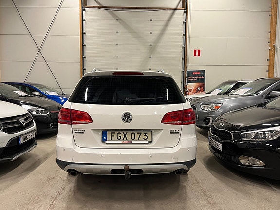 Volkswagen Passat Alltrack 4 of 16