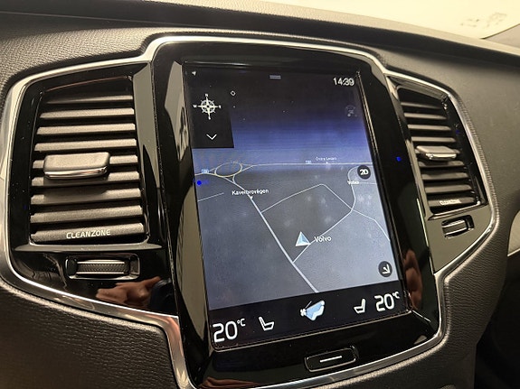 Volvo XC90 10 of 16