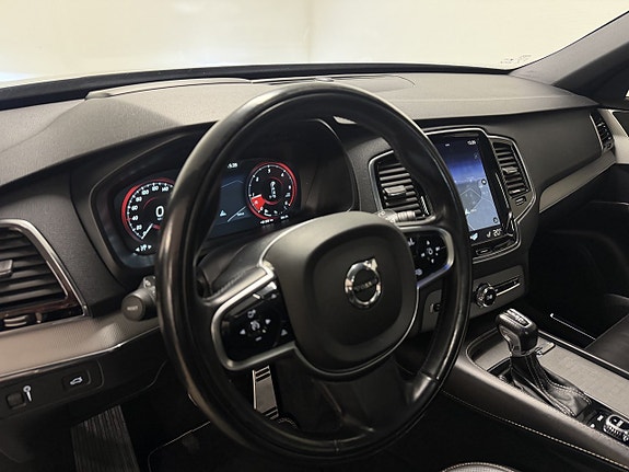 Volvo XC90 8 of 16