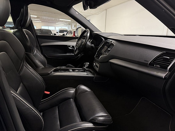 Volvo XC90 12 of 16