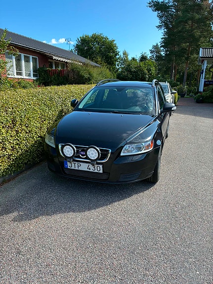 Volvo V50 2 of 10
