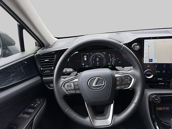 Lexus NX450h+ 9 of 15