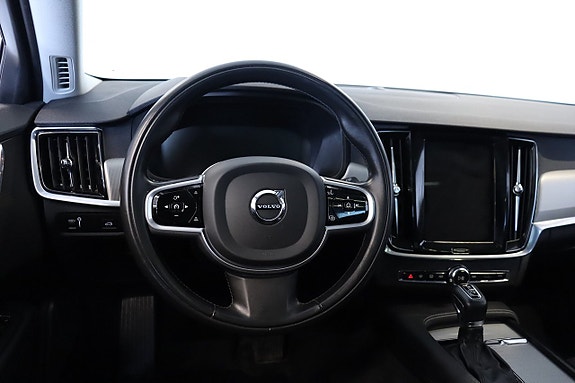 Volvo V90 Cross Country 2 of 19